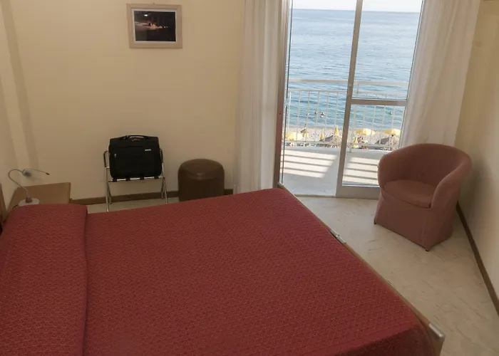 מלון Il Girasole בובה מרינה